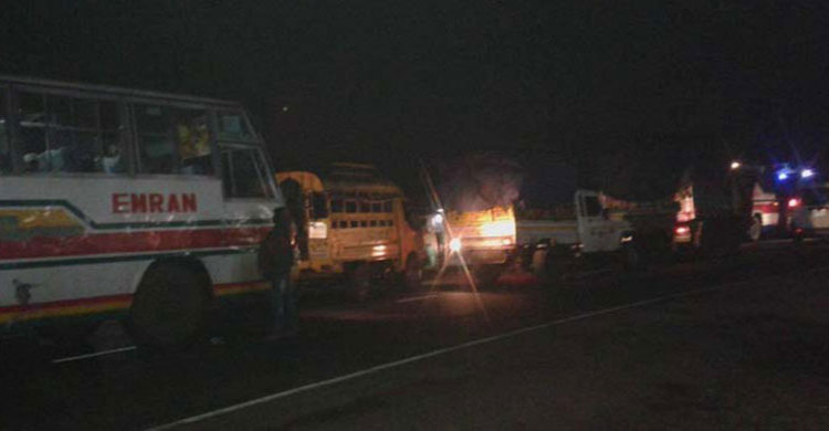 ঢাকা-টাঙ্গাইল মহাসড়কে দীর্ঘ যানজট