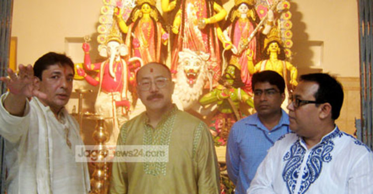 উৎসবমুখর পরিবেশে দুর্গোৎসব দেখে মুগ্ধ ভারতীয় হাইকমিশনার 