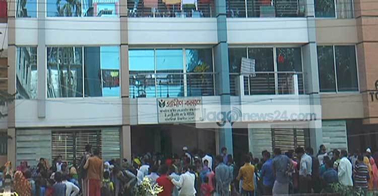 পাঁচতলা থেকে পড়ে শিশুর মৃত্যু