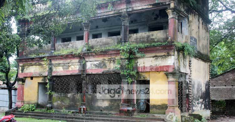 বৃদ্ধাশ্রমই যখন বৃদ্ধ