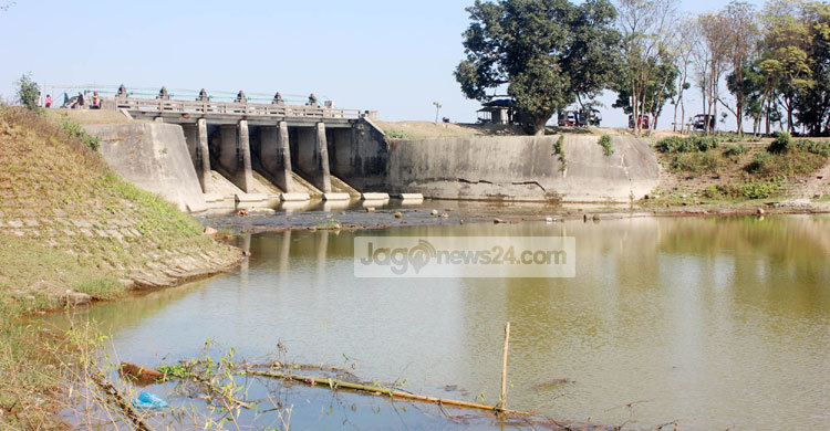 ঠাকুরগাঁওয়ের কৃষকের গলার কাঁটা বুড়িবাঁধ