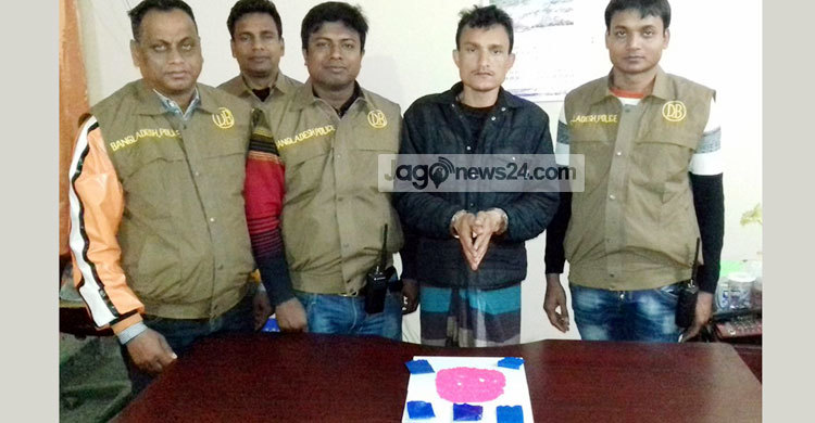 ঠাকুরগাঁওয়ে ইয়াবাসহ মাদক ব্যবসায়ী গ্রেফতার