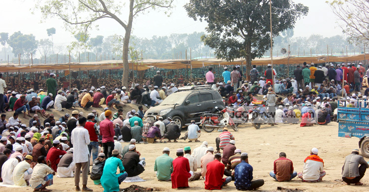 ঠাকুরগাঁওয়ে আখেরি মোনাজাতে শেষ হলো ইজতেমা
