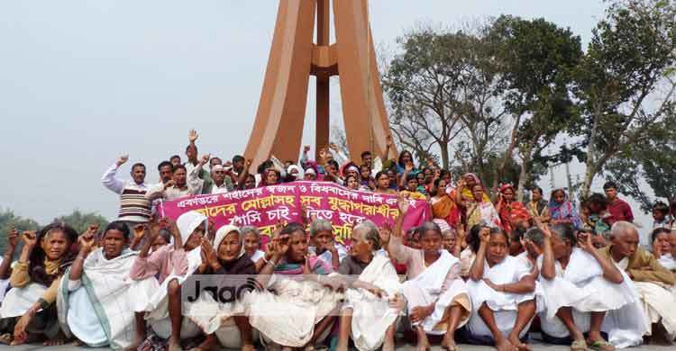 প্র‌তিবছর সাংবা‌দিকরাই খোঁজ নেয় জা‌ঠিভাঙ্গার বিধবা‌দের