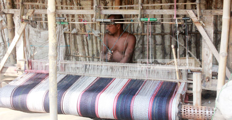 ঠাকুরগাঁও তাঁতপল্লিতে পুঁজির অভাব