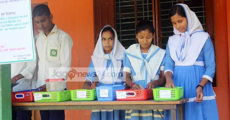 বিক্রেতা ছাড়াই চলছে দোকান