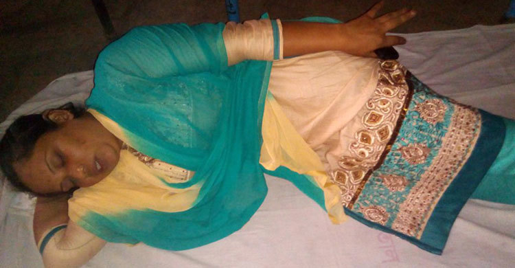 স্ত্রীর মর্যাদা চাইতে এসে পুলিশ কর্মকর্তাকে মারধর করলেন এক নারী