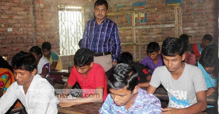 অবশেষে পরীক্ষা দিচ্ছে সেই ১৬ শিক্ষার্থী