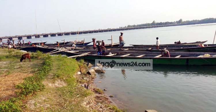 পাথর উত্তোলন অব্যাহত, হুমকির মুখে তিস্তা ব্যারাজ