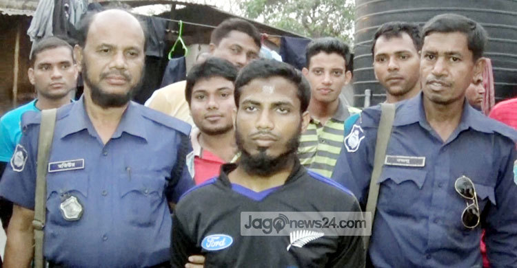 টঙ্গীতে প্রিজনভ্যানে বোমা নিক্ষেপকারী মোস্তফার জিজ্ঞাসাবাদ চলছে