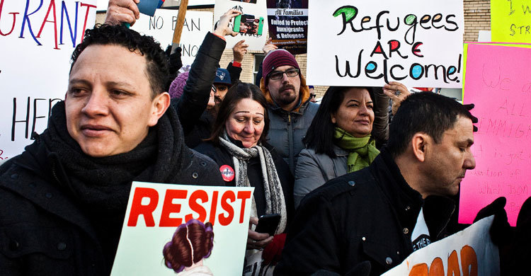 Trump travel ban: Thousands protest across the US 
