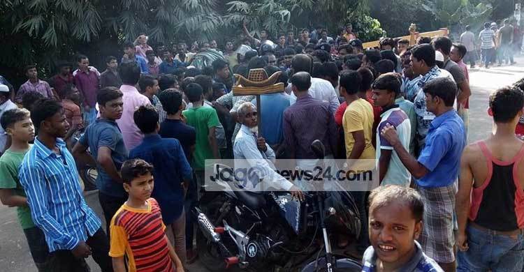 উখিয়ায় বদি সমর্থকদের সড়ক অবরোধ বিক্ষোভ