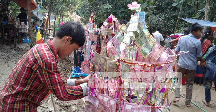 মুবাছড়ি বন বিহারে কঠিন চীবর দানোৎসব অনুষ্ঠিত