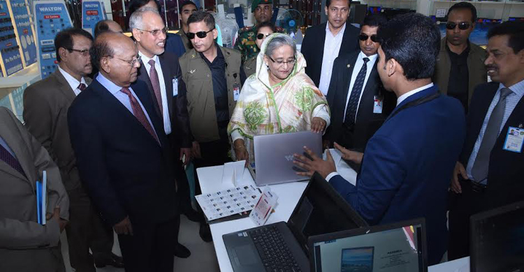 ওয়ালটন প্যাভিলিয়নে প্রধানমন্ত্রী