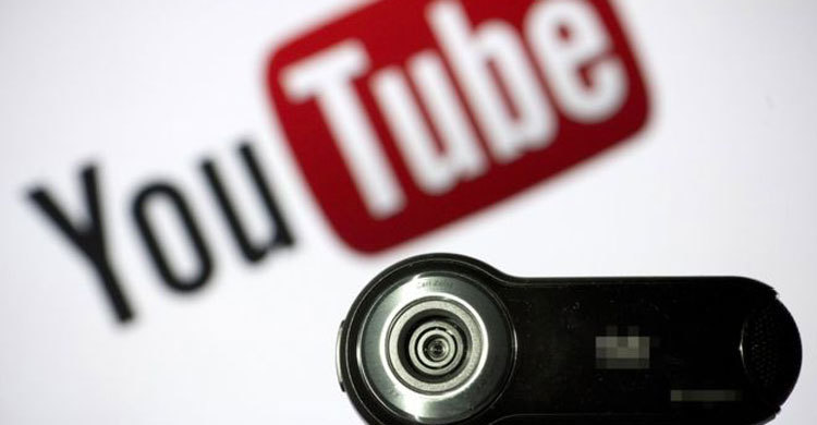 NSPCC warns YouTubers over fan relationships