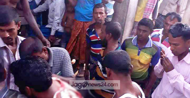 পারিবারিক বিরোধে যুবককে কুপিয়ে জখম