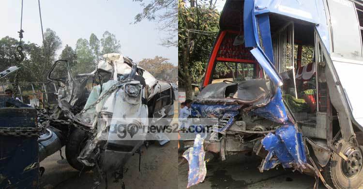 নরসিংদীতে বাস-মাইক্রোবাস সংঘর্ষে নিহত ১৩