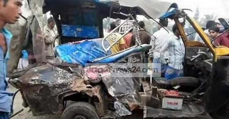 সড়ক দুর্ঘটনায় প্রাণ গেল দুই শ্রমিকের