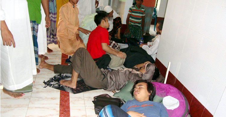 বিদেশিসহ ১১ জনকে অচেতন করে মালামাল লুট