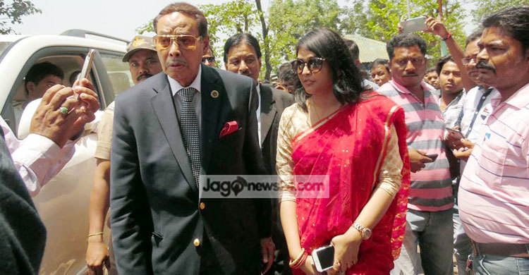 ৫ দিন পর দেশে ফিরলেন এরশাদ