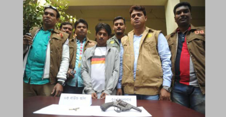 না.গঞ্জে অস্ত্রসহ সন্ত্রাসী রাজিব গ্রেফতার