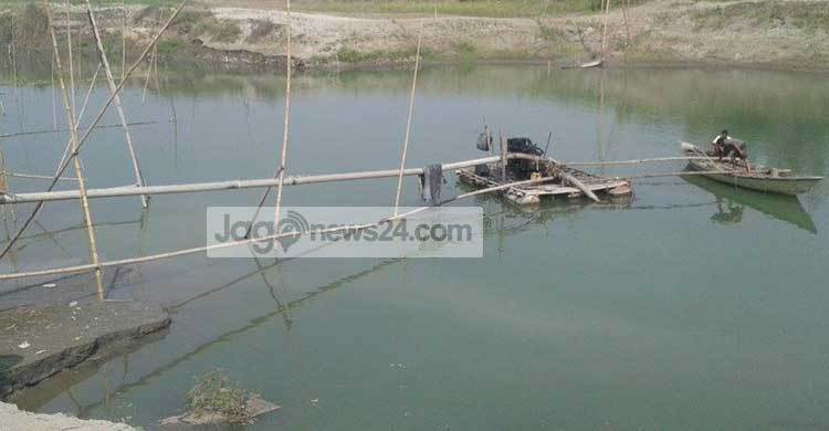 লৌহজংয়ে বালু উত্তোলনে শঙ্কার মুখে বিভিন্ন স্থাপনা