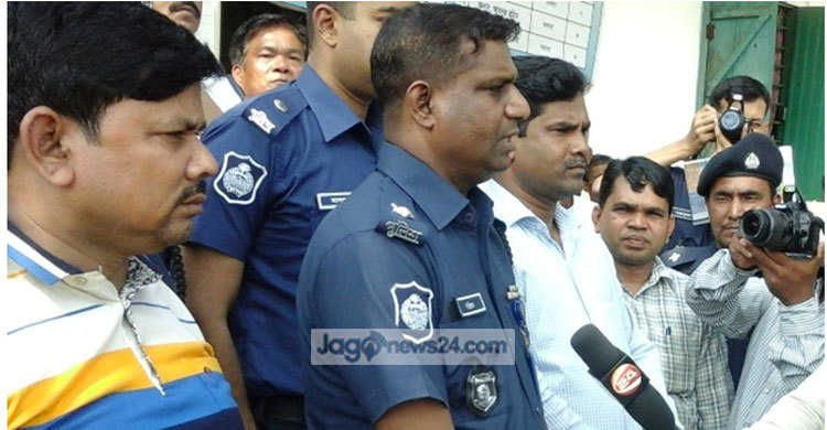 তিন জঙ্গির বসতবাড়ি পরিদর্শনে বান্দরবানের এসপি