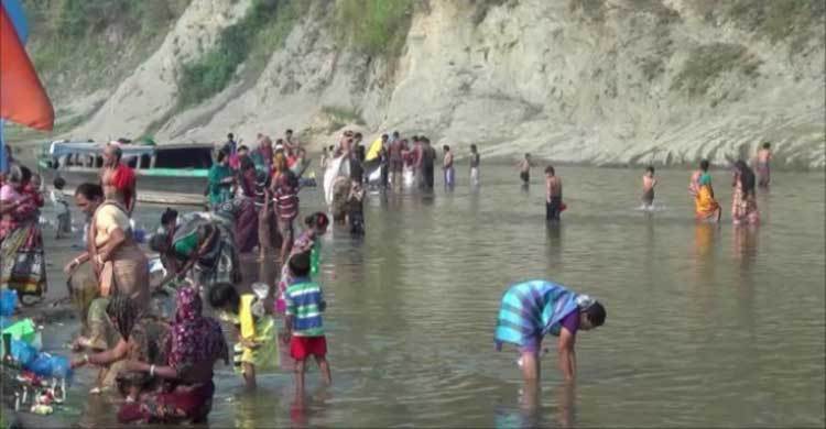 বান্দরবানে সনাতন ধর্মাবলম্বীদের গঙ্গা স্নানোৎসব