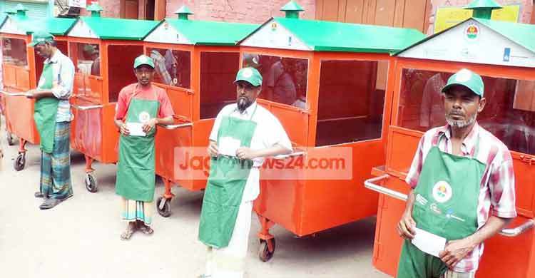 বরিশালে পথ-খাবার বিক্রির নিরাপদ ১০০ গাড়ি বিতরণ