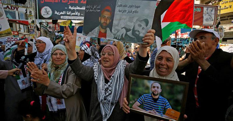 Palestinian prisoners in Israel suspend hunger strike