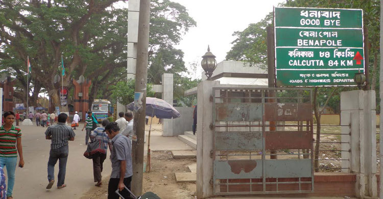 চলন্ত মোটরসাইকেলে সেলফি তুলতে গিয়ে তরুণের মৃত্যু