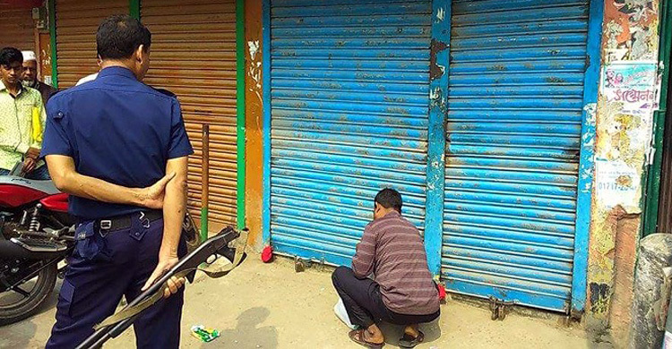 মেয়রের কাণ্ডে বেনাপোলে দোকানপাট অনির্দিষ্টকালের জন্য বন্ধ