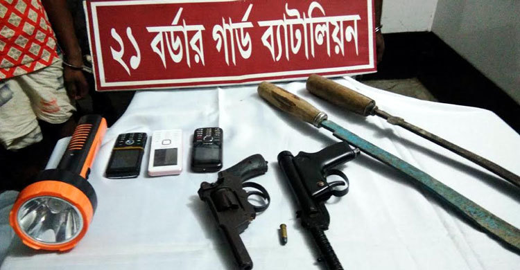 বেনাপোল সীমান্তে বিদেশি পিস্তলসহ আটক ৩