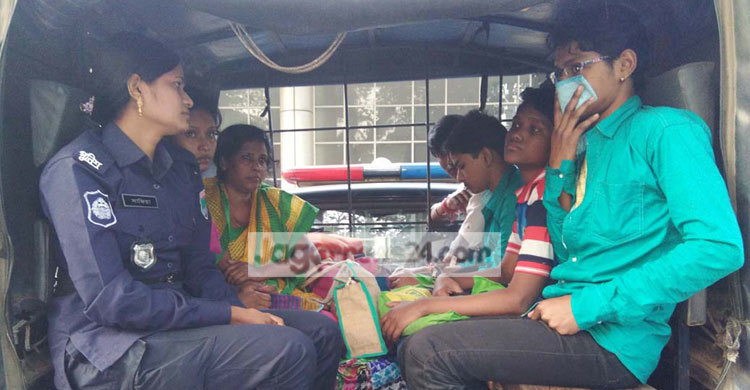 ভারতে পাচার হওয়া ৭ নারী-কিশোরকে হস্তান্তর