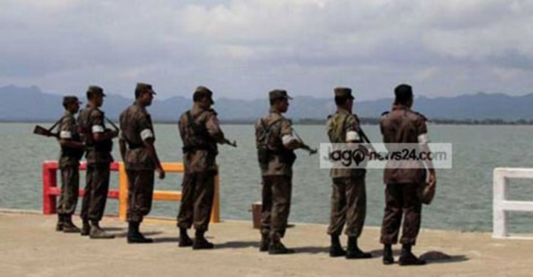 রোহিঙ্গাদের আরও ৮ নৌকা ফেরত পাঠালো বিজিবি