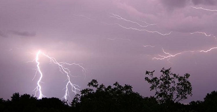বজ্রপাতে স্ত্রীর পর আহত স্বামীর মৃত্যু