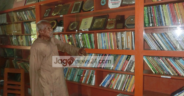 পলান সরকারকে বই ফেরত দিচ্ছেন না পাঠকরা