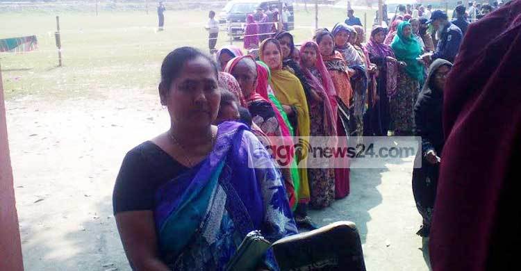 কড়া নিরাপত্তায় বড়াইগ্রামে ভোটগ্রহণ চলছে