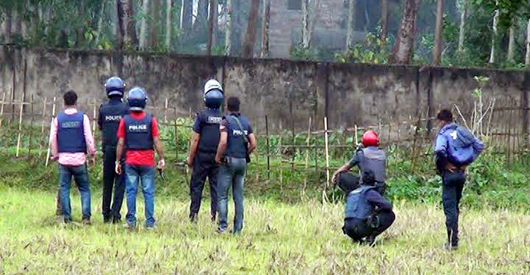 বড়হাট জঙ্গি আস্তানার জানালা বুলেটপ্রুফ