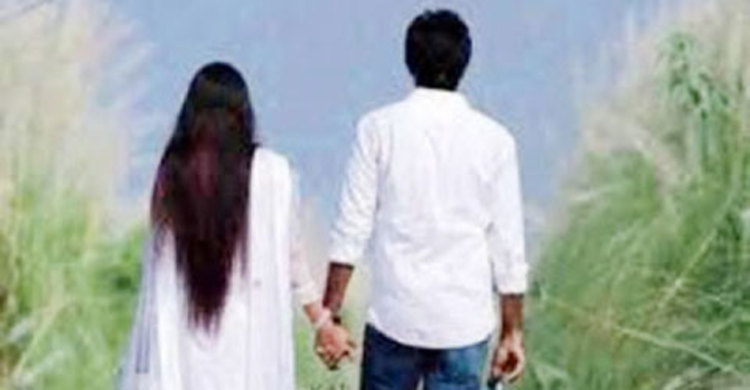 নারী মেম্বারকে নিয়ে পালালেন আরেক মেম্বার