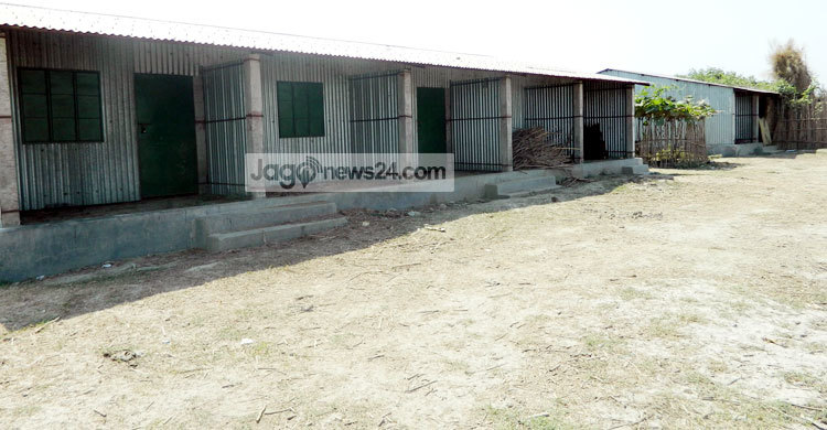 ঘরছাড়া আশ্রয়ণ কেন্দ্রের শতাধিক পরিবার