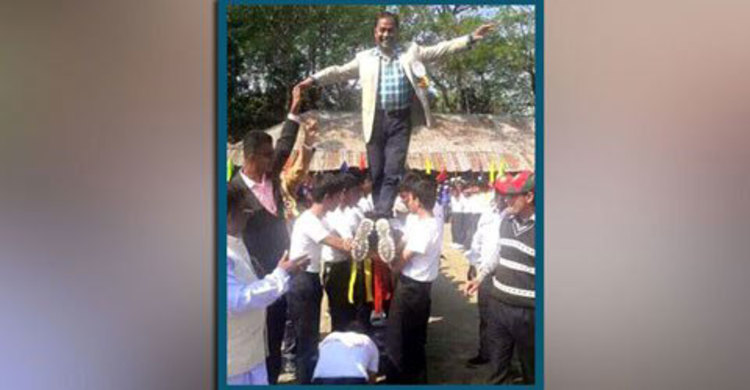 ছাত্রদের পিঠে নেতা : সেই চেয়ারম্যানের বিরুদ্ধে প্রতিবেদন