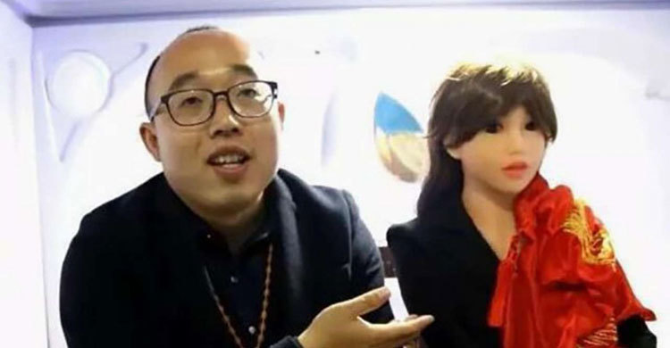 Engineer ‘marries’ robot after failing to find a human wife