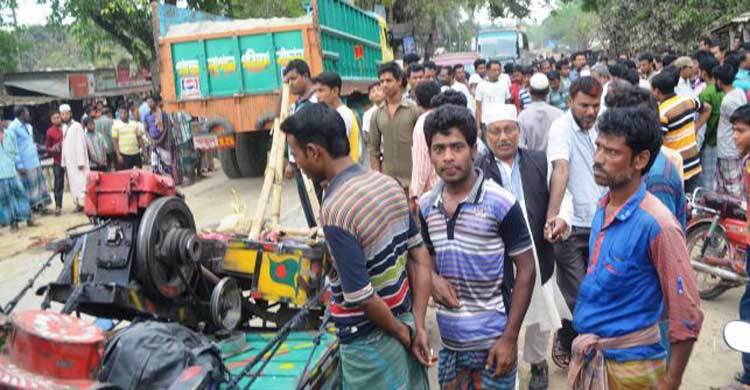 চুয়াডাঙ্গায় ট্রাকচাপায় নিহতের সংখ্যা বেড়ে ১৩