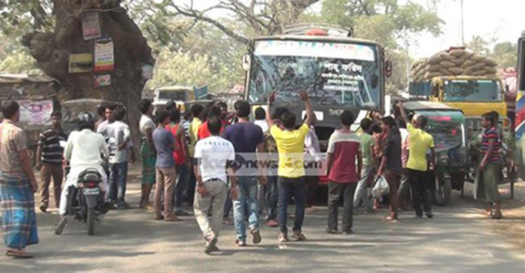চুয়াডাঙ্গায় পরিবহন শ্রমিকদের ধর্মঘট অব্যাহত