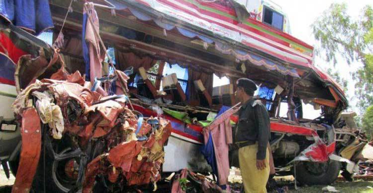 30 killed as two buses collide in Pakistan 