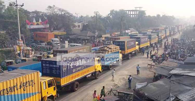 ঢাকা-টাঙ্গাইল ও ঢাকা-চট্টগ্রাম মহাসড়কে তীব্র যানজট