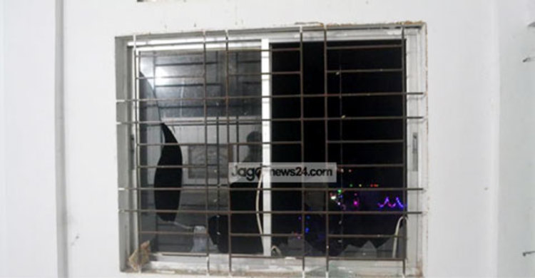 চান্দিনা কলেজে ছাত্রলীগের হামলা-ভাঙচুর