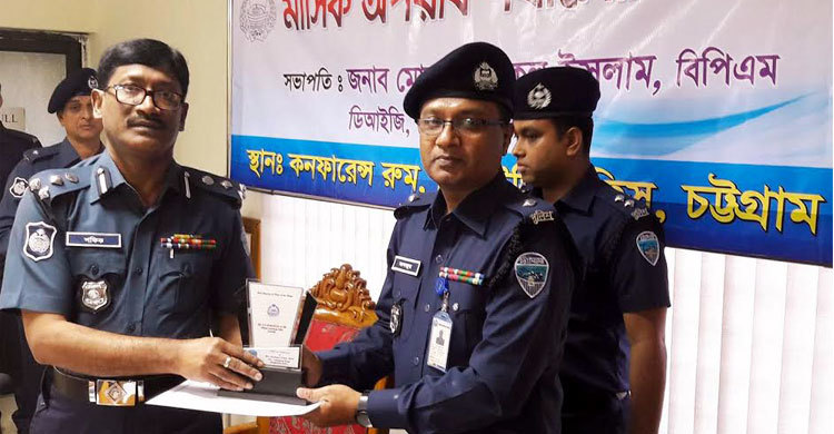শ্রেষ্ঠত্বের পুরস্কার পেলেন কুমিল্লার চার পুলিশ কর্মকর্তা