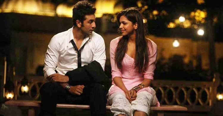 5 signs she is secretly in love with you 